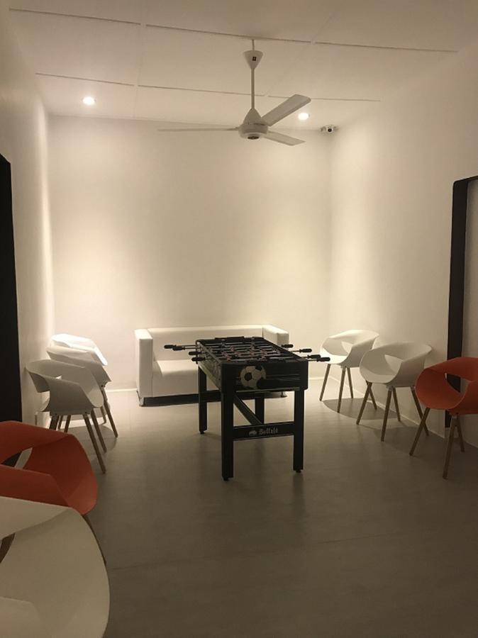 The Capsule Hotel Colombo Exterior photo