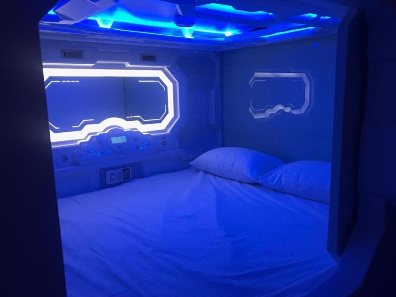 The Capsule Hotel Colombo Exterior photo