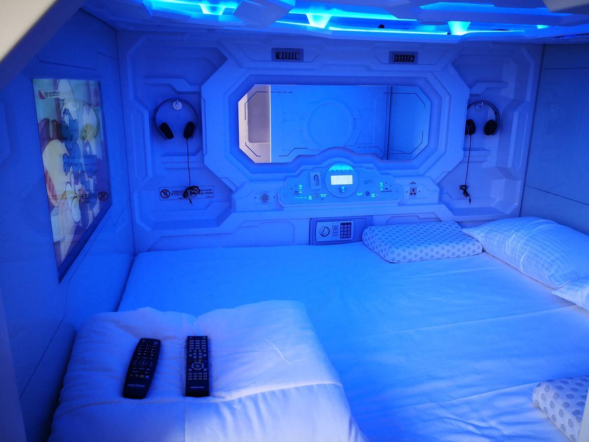 The Capsule Hotel Colombo Exterior photo