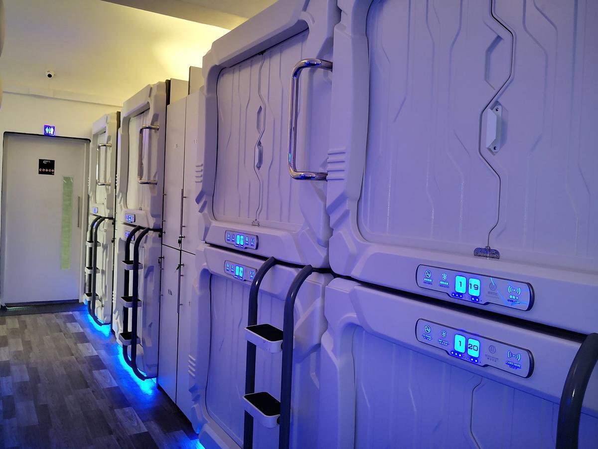 The Capsule Hotel Colombo Exterior photo