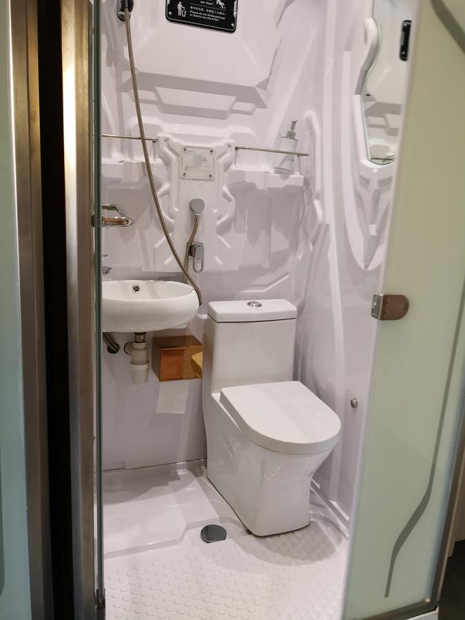 The Capsule Hotel Colombo Exterior photo