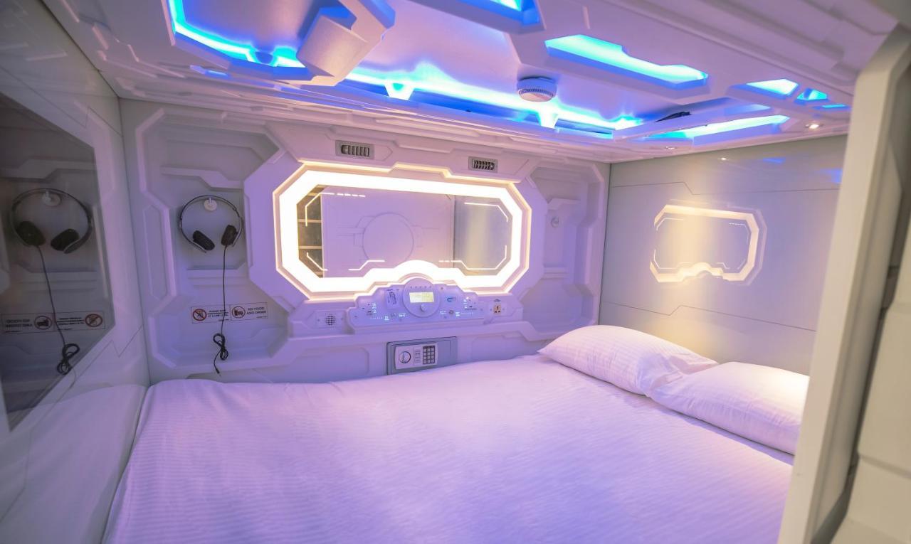 The Capsule Hotel Colombo Exterior photo