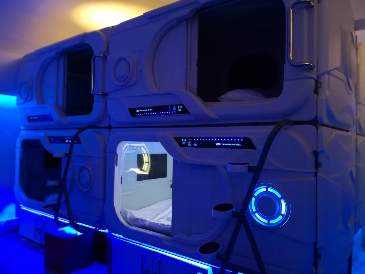 The Capsule Hotel Colombo Exterior photo