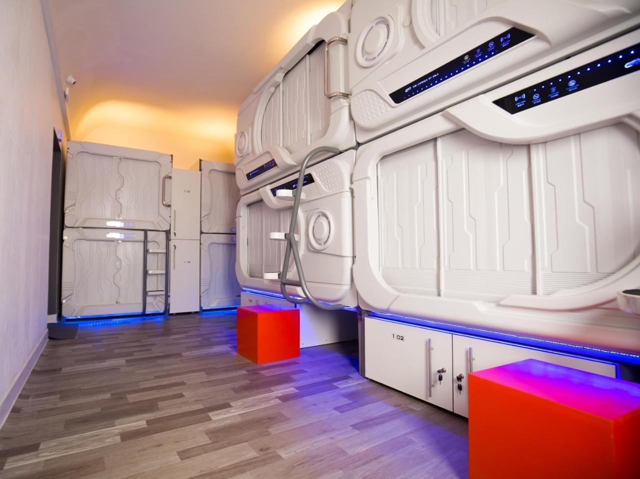 The Capsule Hotel Colombo Exterior photo