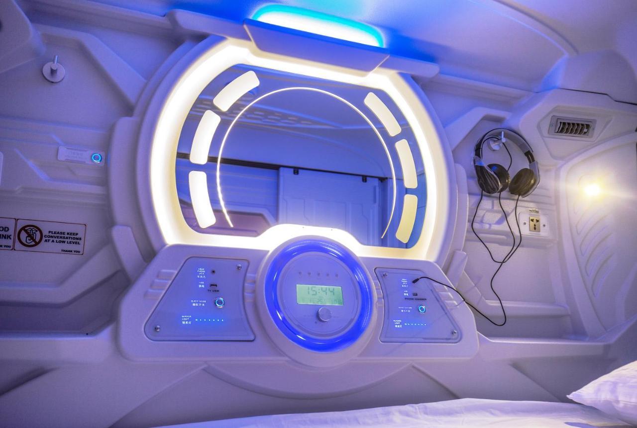 The Capsule Hotel Colombo Exterior photo