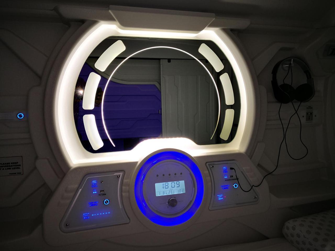 The Capsule Hotel Colombo Exterior photo