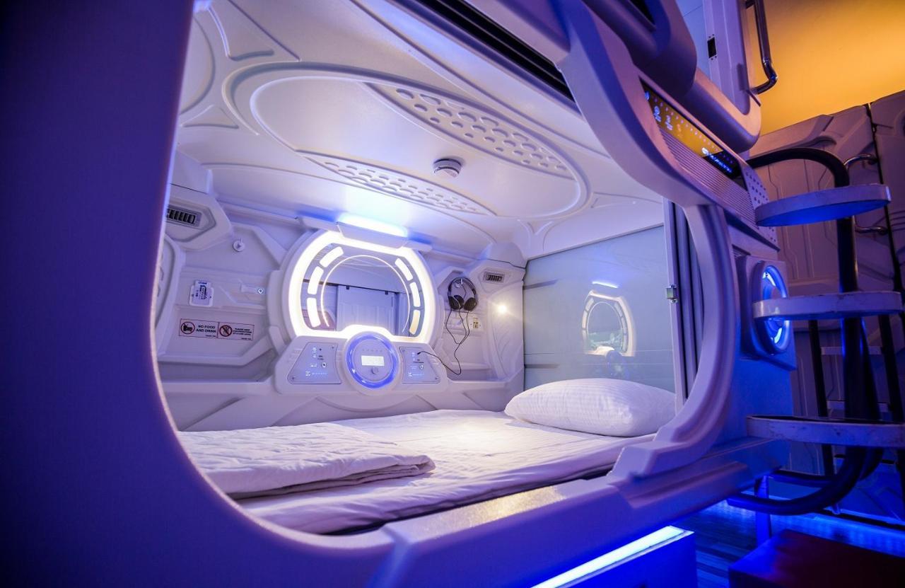 The Capsule Hotel Colombo Exterior photo